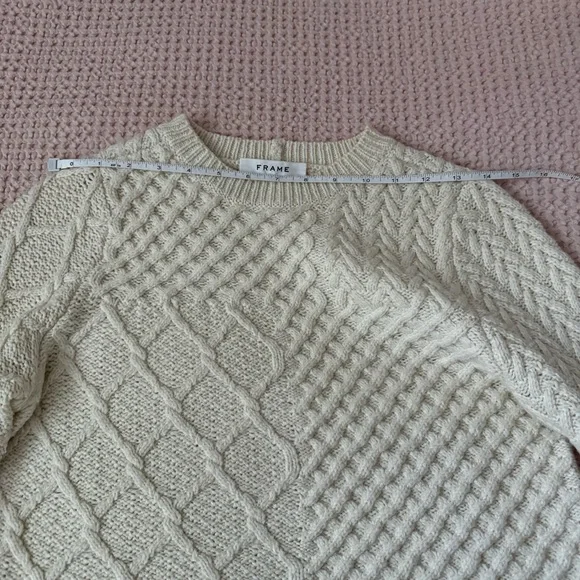 FRAME Cable Knit Puff Sleeve Sweater – Ivory / Cream (Small) - Picture 9 of 10